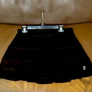 SOFIBELLA Tennis/pickleball Black skirt (skort) NWOT size Large.